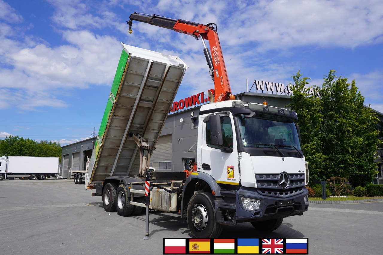 MERCEDES-BENZ AROCS 2633 6x4 / 5.5 T crane FASSI F135 / Tipper 15 EPAL - Автоманипулятор: фото 1 MERCEDES-BENZ AROCS 2633 6x4 / 5.5 T crane FASSI F135 / Tipper 15 EPAL - Автоманипулятор: фото 1