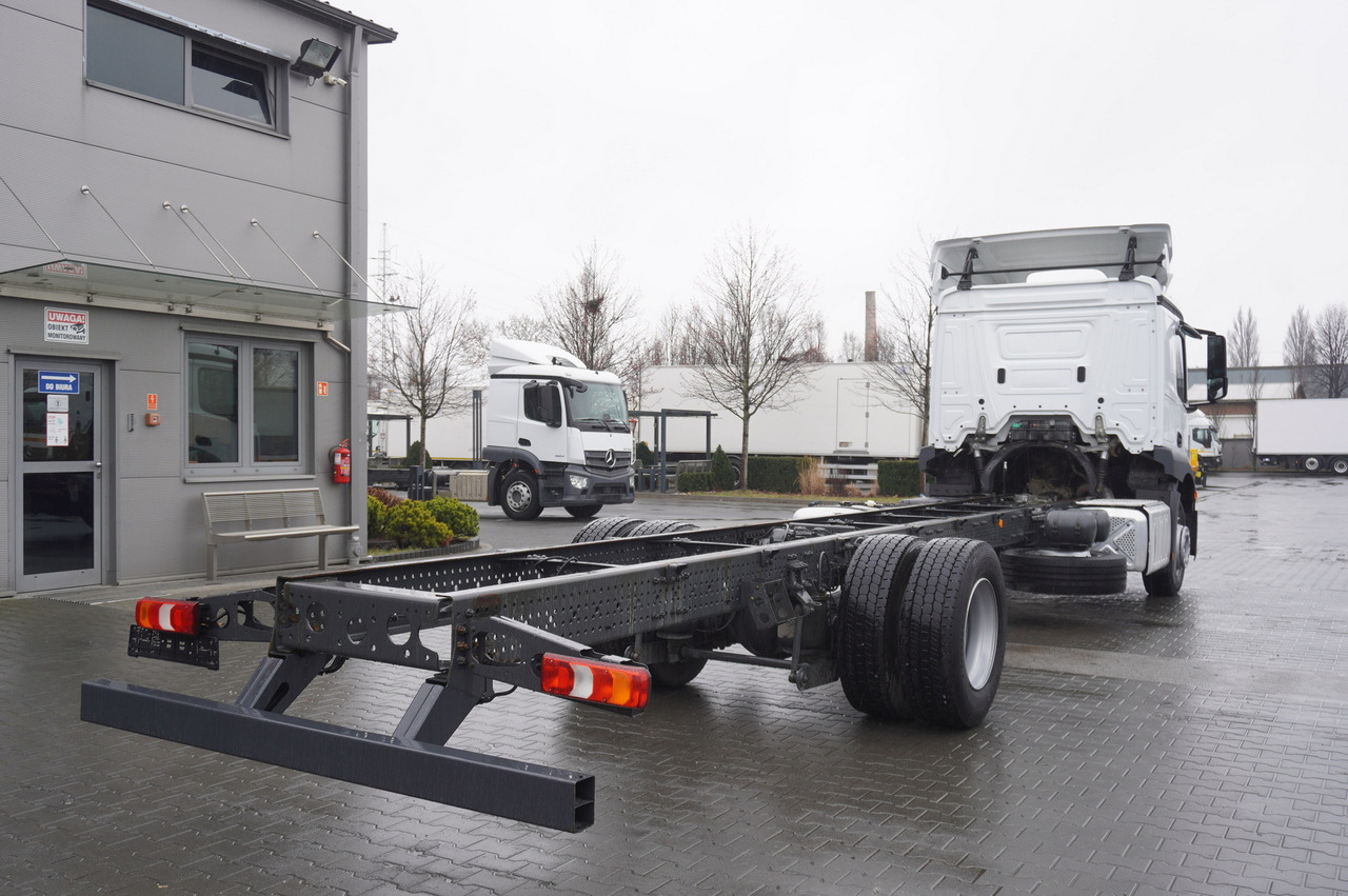 MERCEDES-BENZ Actros 1824 / 9.1 m chassis / sleeping cabin - Грузовик-шасси: фото 3 MERCEDES-BENZ Actros 1824 / 9.1 m chassis / sleeping cabin - Грузовик-шасси: фото 3
