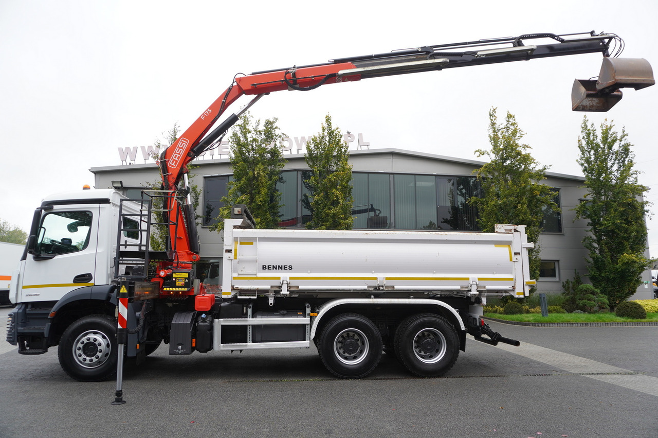 MERCEDES-BENZ Arocs 2636 6x4 / Fassi F175 / 7.7 t / 10 m / 2-side tipper / Bortmatic - Автоманипулятор: фото 4 MERCEDES-BENZ Arocs 2636 6x4 / Fassi F175 / 7.7 t / 10 m / 2-side tipper / Bortmatic - Автоманипулятор: фото 4