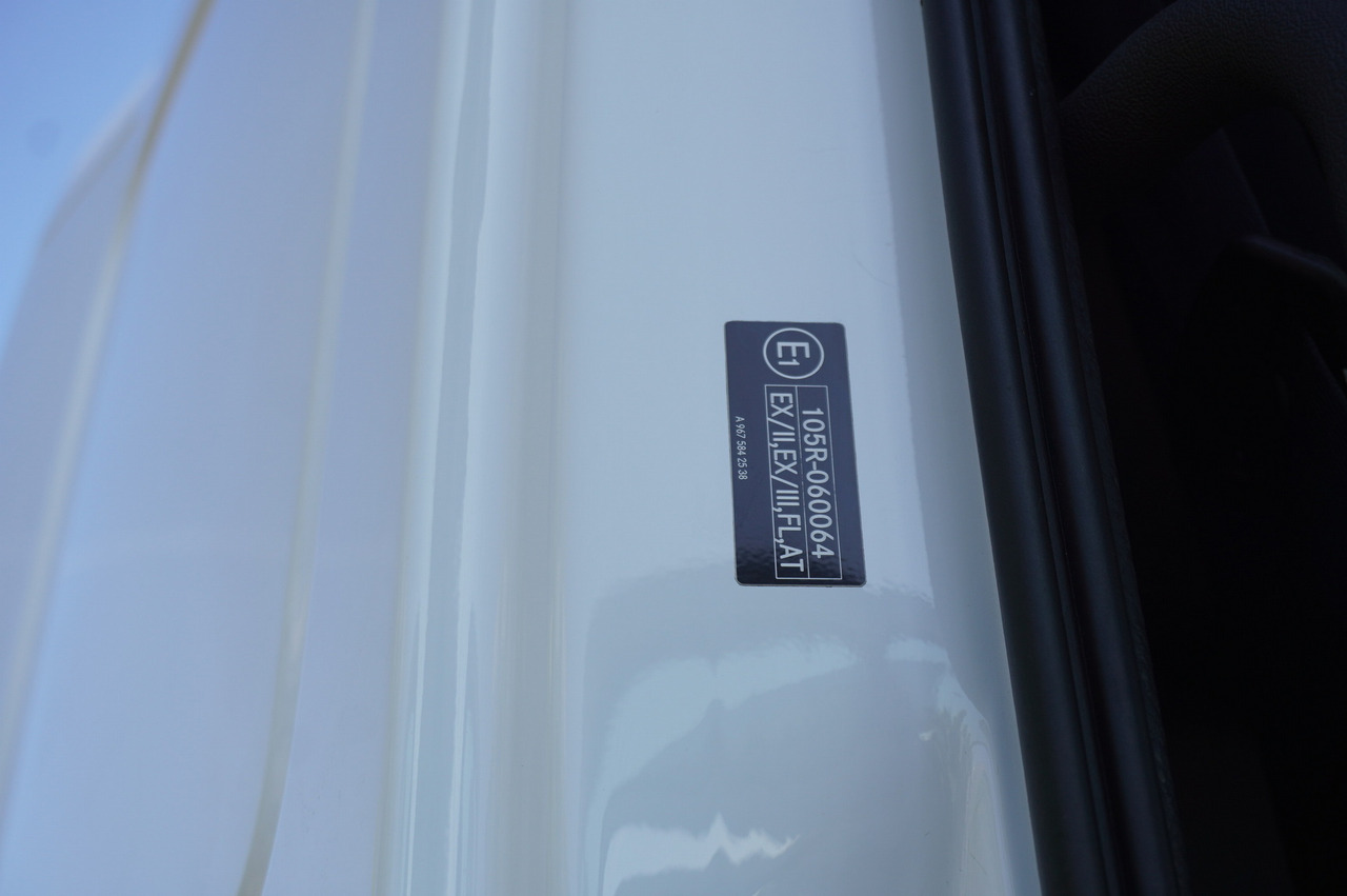 MERCEDES-BENZ Atego 1223 / Lamberet Refrigerator / Full ADR / Sleeper cab / 175 tho. km - Рефрижератор: фото 3 MERCEDES-BENZ Atego 1223 / Lamberet Refrigerator / Full ADR / Sleeper cab / 175 tho. km - Рефрижератор: фото 3