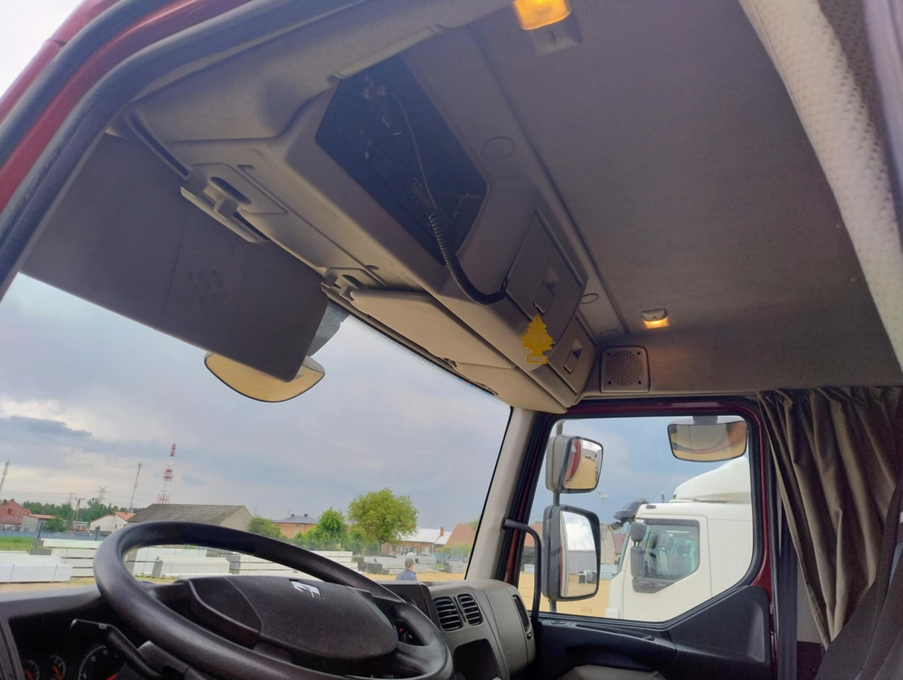 RENAULT Midlum 300 / Curtain 18 EPAL / Sleeping cab - Тентованный грузовик: фото 5 RENAULT Midlum 300 / Curtain 18 EPAL / Sleeping cab - Тентованный грузовик: фото 5
