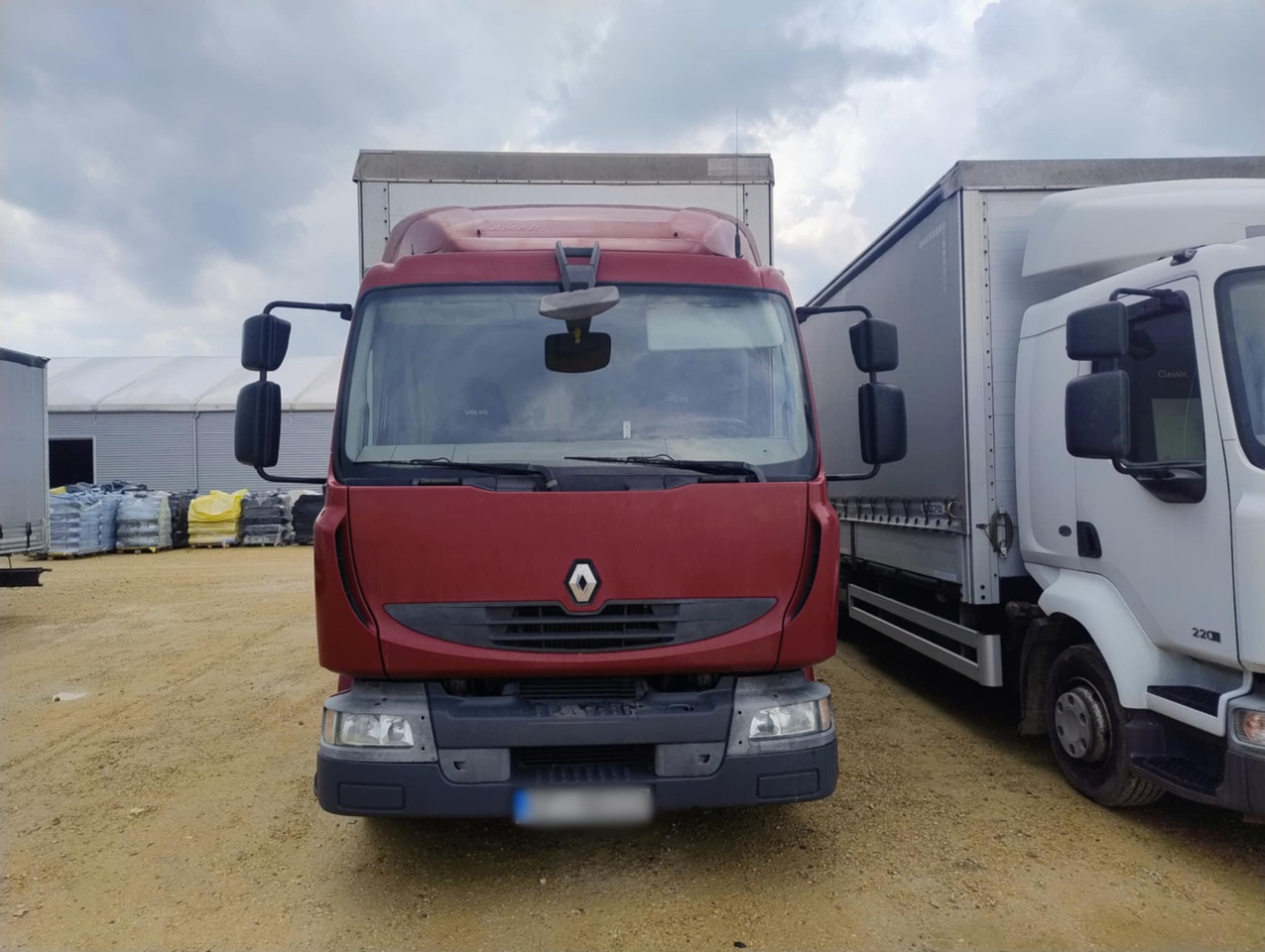 RENAULT Midlum 300 / Curtain 18 EPAL / Sleeping cab - Тентованный грузовик: фото 2 RENAULT Midlum 300 / Curtain 18 EPAL / Sleeping cab - Тентованный грузовик: фото 2
