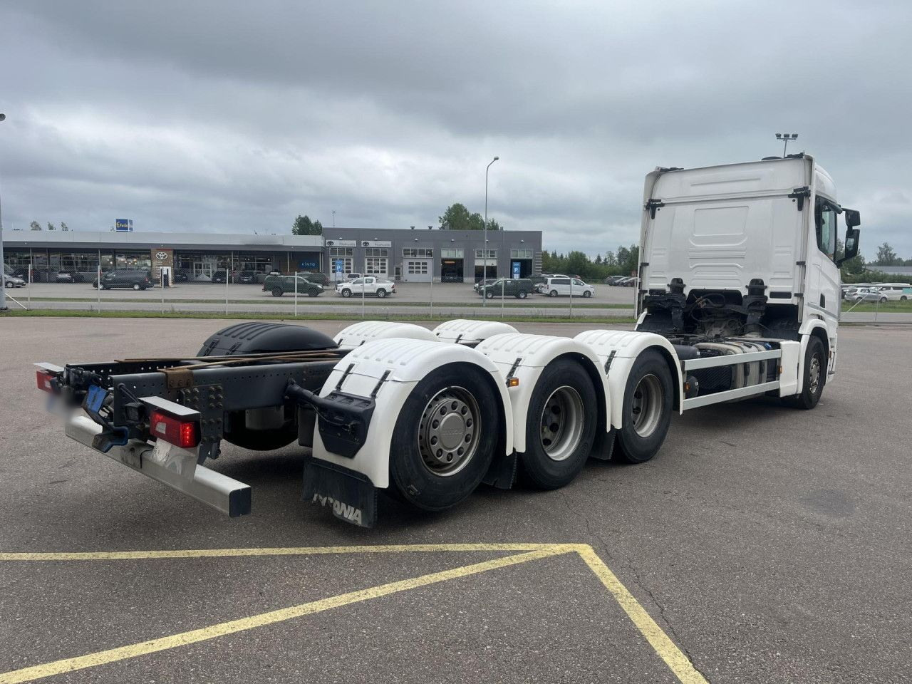 SCANIA R560 B8x4*4 / Chassis / sleeper cab / Power take-off - Грузовик-шасси: фото 3 SCANIA R560 B8x4*4 / Chassis / sleeper cab / Power take-off - Грузовик-шасси: фото 3