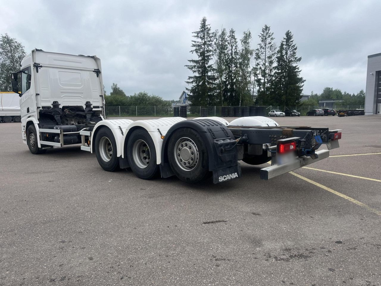 SCANIA R560 B8x4*4 / Chassis / sleeper cab / Power take-off - Грузовик-шасси: фото 2 SCANIA R560 B8x4*4 / Chassis / sleeper cab / Power take-off - Грузовик-шасси: фото 2