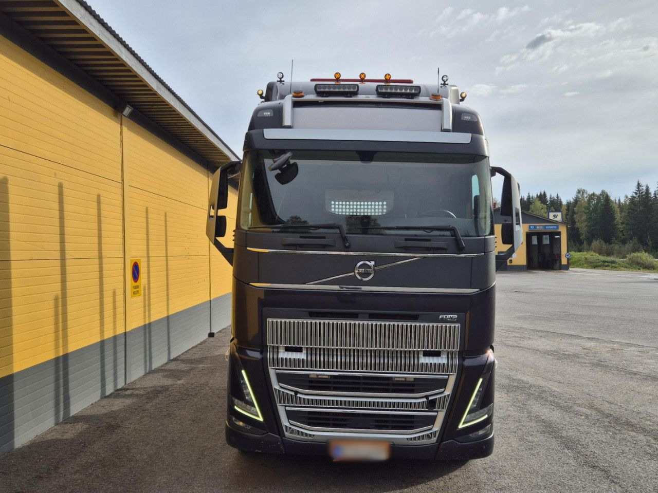 VOLVO FH 750 8x4 / 2 lifted axles / timber truck - Лесовоз: фото 5 VOLVO FH 750 8x4 / 2 lifted axles / timber truck - Лесовоз: фото 5