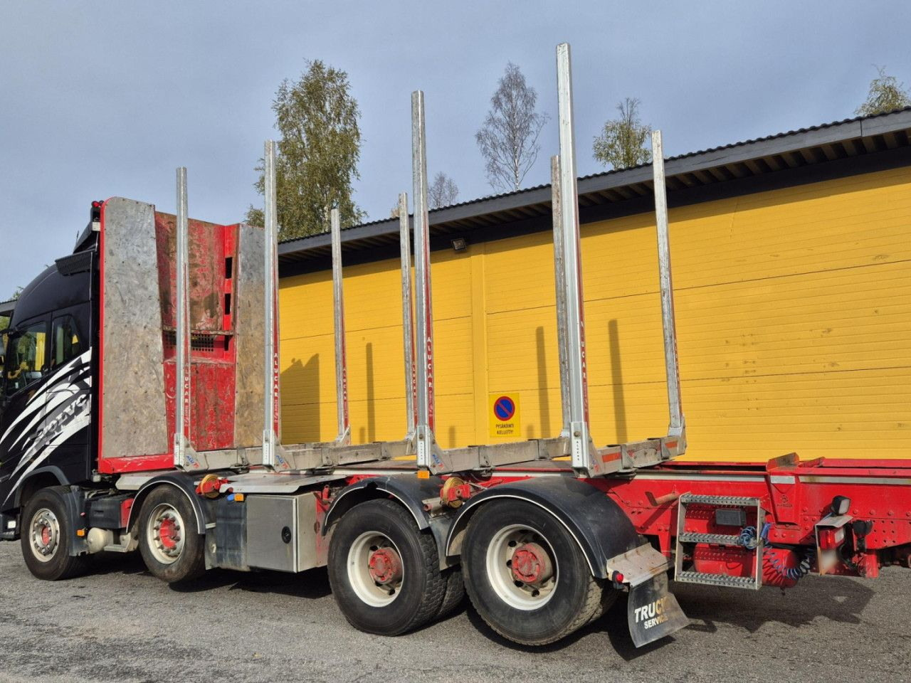 VOLVO FH 750 8x4 / 2 lifted axles / timber truck - Грузовик-шасси: фото 2 VOLVO FH 750 8x4 / 2 lifted axles / timber truck - Грузовик-шасси: фото 2