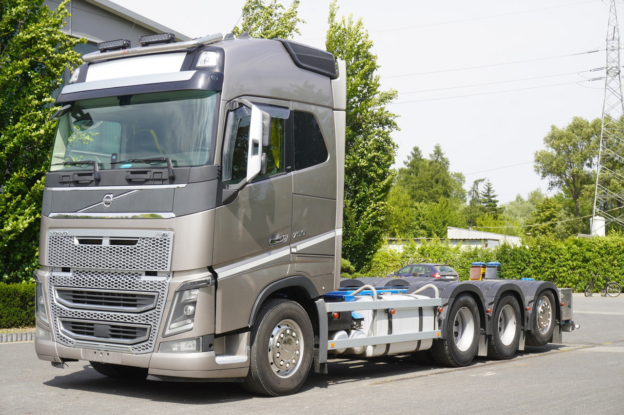 VOLVO FH16 750 8x4x4 / 750 HP! / Frame 685 cm / Steered 4th axle - Грузовик-шасси: фото 2 VOLVO FH16 750 8x4x4 / 750 HP! / Frame 685 cm / Steered 4th axle - Грузовик-шасси: фото 2