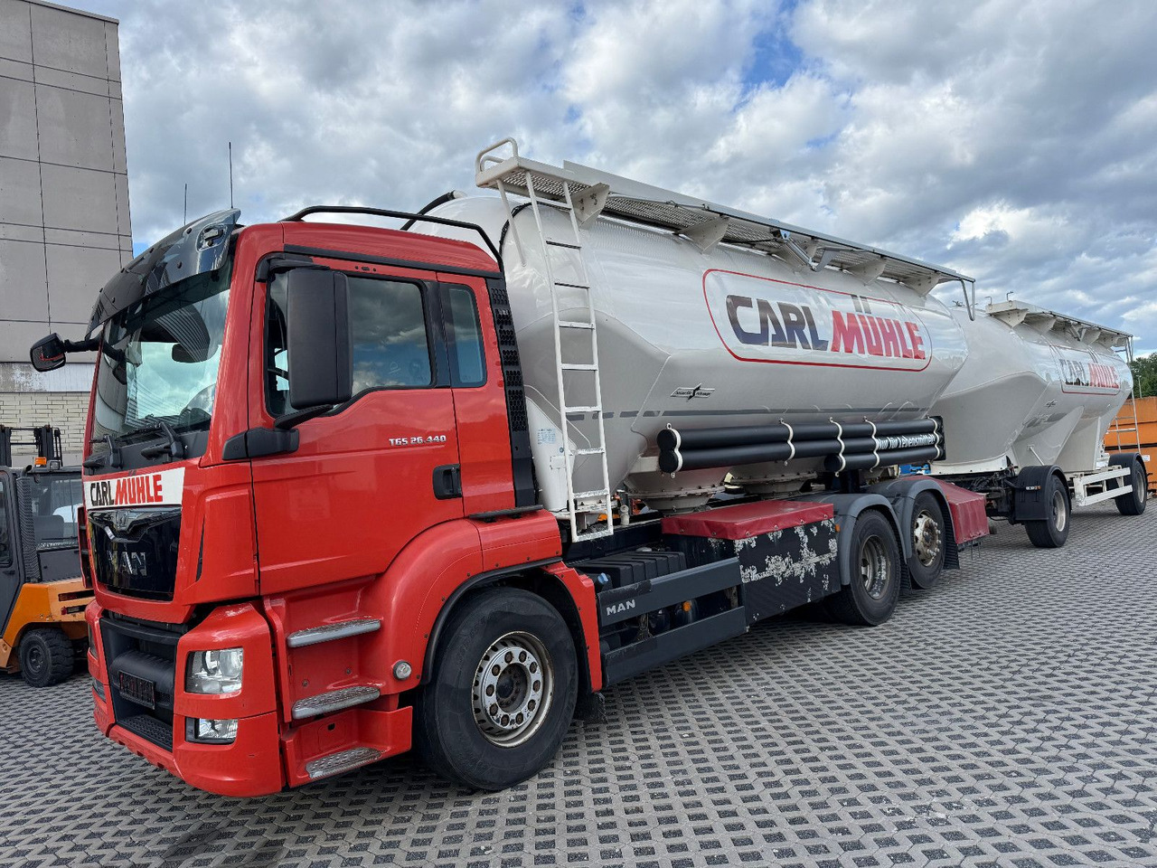 MAN TGS 26,440 Silo 31m³ Getreide Staub Rieselgüter - Ассенизатор: фото 1 MAN TGS 26,440 Silo 31m³ Getreide Staub Rieselgüter - Ассенизатор: фото 1