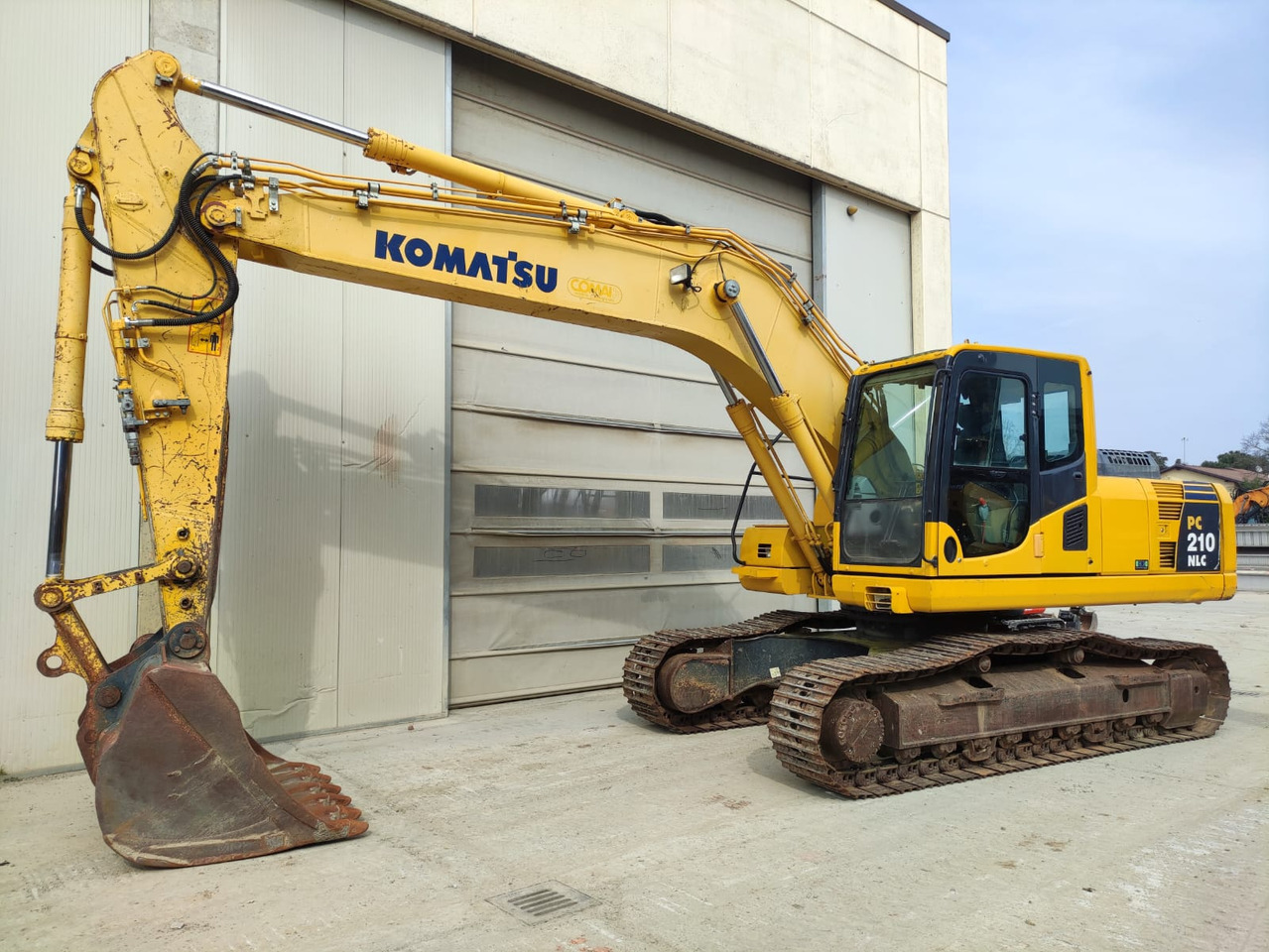 KOMATSU PC210NLC-8 - Гусеничный экскаватор: фото 1 KOMATSU PC210NLC-8 - Гусеничный экскаватор: фото 1