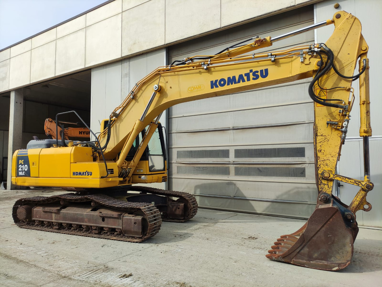 KOMATSU PC210NLC-8 - Гусеничный экскаватор: фото 3 KOMATSU PC210NLC-8 - Гусеничный экскаватор: фото 3