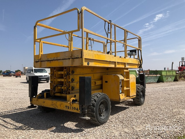 2004 Haulotte H15SX 4x4 Diesel Scissor Lift - Ножничный подъемник: фото 3 2004 Haulotte H15SX 4x4 Diesel Scissor Lift - Ножничный подъемник: фото 3