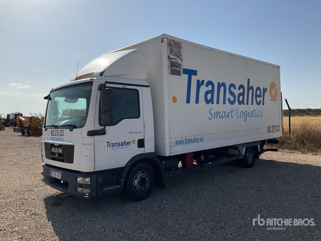 2011 MAN TGL12.240 4x2 4x2 (Inoperable) Van Truck - Цельнометаллический фургон: фото 1 2011 MAN TGL12.240 4x2 4x2 (Inoperable) Van Truck - Цельнометаллический фургон: фото 1