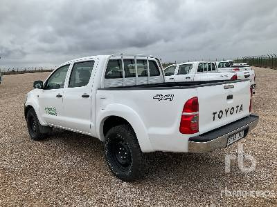 TOYOTA HILUX 4x4 Crew Cab 4x4 - Пикап: фото 2 TOYOTA HILUX 4x4 Crew Cab 4x4 - Пикап: фото 2