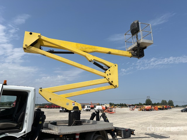 Грузовик с подъемником 2011 Renault Maxity 2011 Socage DA320 20 m on Bucket Truck: фото 6