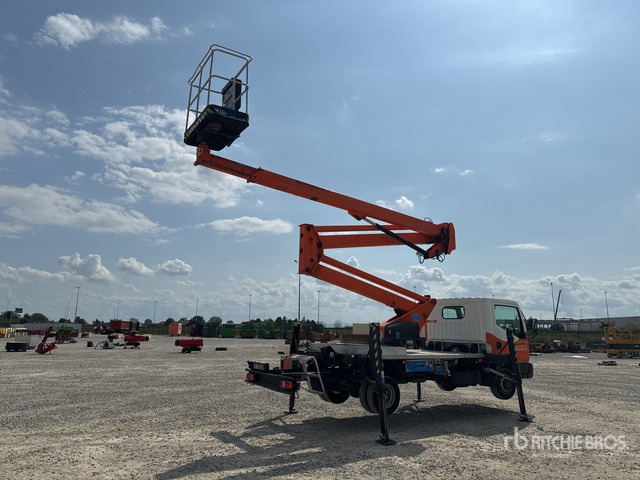 Nissan Cabstar 35.12 Piattaforma autocarrata - Грузовик с подъемником: фото 4 Nissan Cabstar 35.12 Piattaforma autocarrata - Грузовик с подъемником: фото 4