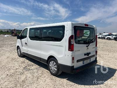 RENAULT TRAFIC 9 seats - Грузовик с закрытым кузовом: фото 2 RENAULT TRAFIC 9 seats - Грузовик с закрытым кузовом: фото 2
