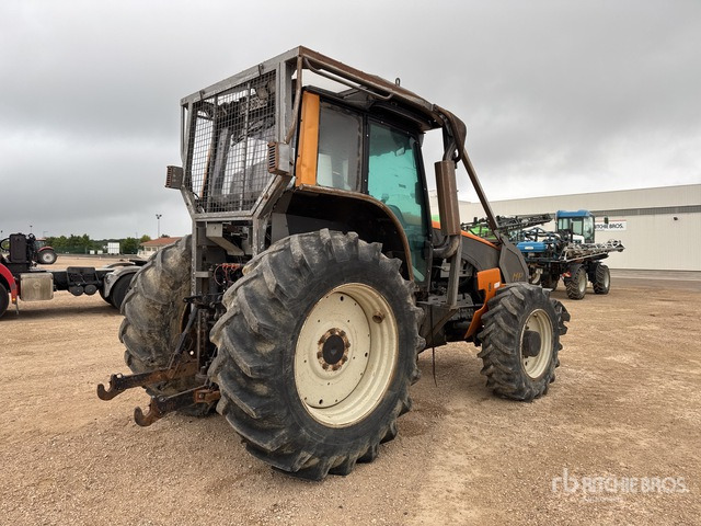 2012 Valtra T121 Tracteur Agricole (Inoperable) 4WD Tractor - Трактор: фото 4 2012 Valtra T121 Tracteur Agricole (Inoperable) 4WD Tractor - Трактор: фото 4