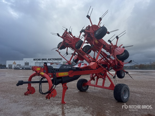 2013 Kuhn GF 8702 TG2 8.7 m Semi-Mount 8 Rotor Faneuse Hay Tedder - Сеноворошилка: фото 1 2013 Kuhn GF 8702 TG2 8.7 m Semi-Mount 8 Rotor Faneuse Hay Tedder - Сеноворошилка: фото 1