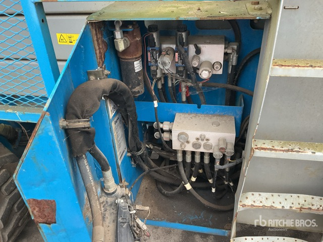 2007 Genie GS4390 4x4 Diesel Scissor Lift - Ножничный подъемник: фото 5 2007 Genie GS4390 4x4 Diesel Scissor Lift - Ножничный подъемник: фото 5