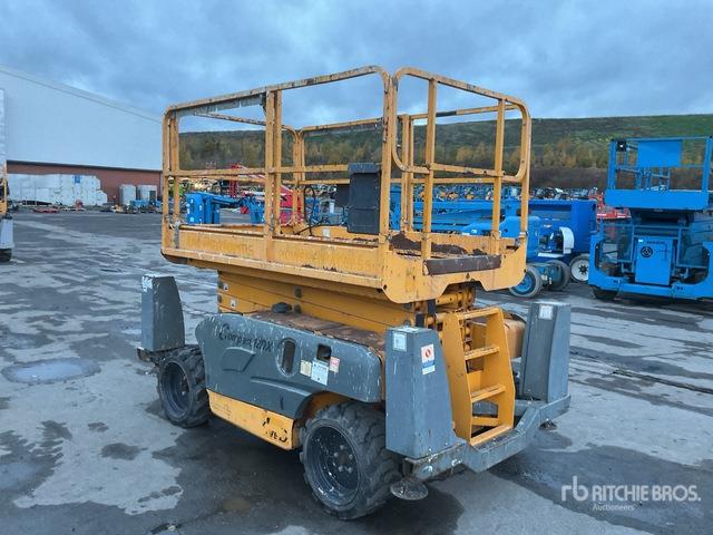 2014 Haulotte Compact 12DX 4x4 Diesel Scissor Lift - Ножничный подъемник: фото 4 2014 Haulotte Compact 12DX 4x4 Diesel Scissor Lift - Ножничный подъемник: фото 4