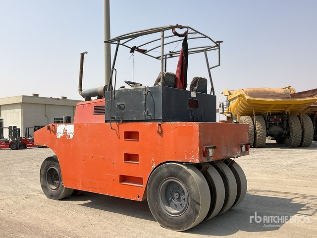 2001 Hamm GRW18 8 Wheel Pneumatic Roller - Пневмоколесный каток: фото 3 2001 Hamm GRW18 8 Wheel Pneumatic Roller - Пневмоколесный каток: фото 3