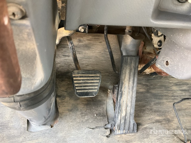 2010 Mitsubishi Canter 4x2 Crew Cab Flatbed Truck - Грузовик бортовой/ Платформа: фото 5 2010 Mitsubishi Canter 4x2 Crew Cab Flatbed Truck - Грузовик бортовой/ Платформа: фото 5