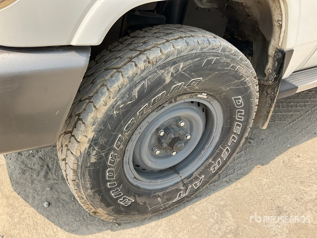 2011 Toyota Land Cruiser LX 76R 4x4 SUV - Внедорожник: фото 5 2011 Toyota Land Cruiser LX 76R 4x4 SUV - Внедорожник: фото 5