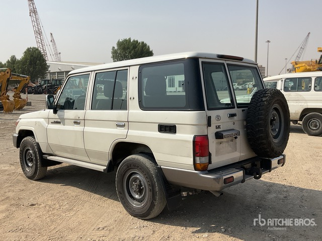 2014 Toyota Land Cruiser LX 76L 4x4 SUV - Внедорожник: фото 4 2014 Toyota Land Cruiser LX 76L 4x4 SUV - Внедорожник: фото 4