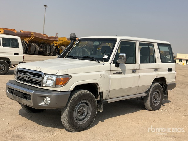 2014 Toyota Land Cruiser LX 76L 4x4 SUV - Внедорожник: фото 1 2014 Toyota Land Cruiser LX 76L 4x4 SUV - Внедорожник: фото 1