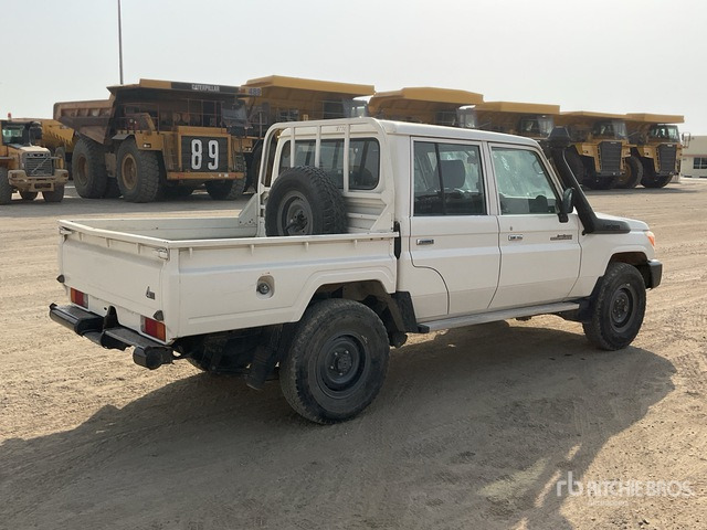 2016 Toyota Land Cruiser 79L 4x4 Crew Cab Pickup - Пикап: фото 4 2016 Toyota Land Cruiser 79L 4x4 Crew Cab Pickup - Пикап: фото 4