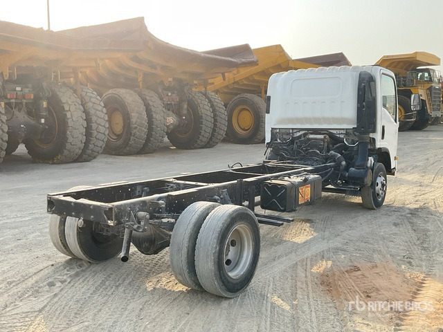 2019 Isuzu NPR 4x2 Cab and Chassis - Грузовик-шасси: фото 3 2019 Isuzu NPR 4x2 Cab and Chassis - Грузовик-шасси: фото 3