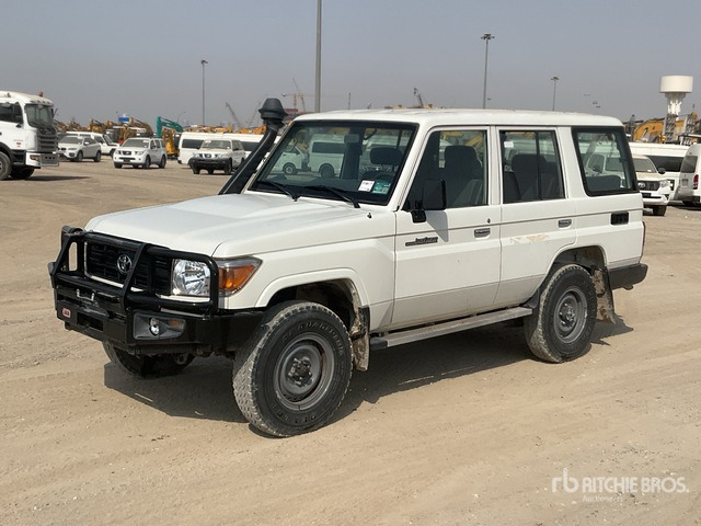 2021 Toyota Land Cruiser 76L 4x4 SUV - Внедорожник: фото 2 2021 Toyota Land Cruiser 76L 4x4 SUV - Внедорожник: фото 2