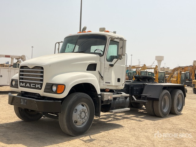 2008 Mack Granite CV713 6x4 T/A Day Cab Truck Tractor - Тягач: фото 2 2008 Mack Granite CV713 6x4 T/A Day Cab Truck Tractor - Тягач: фото 2