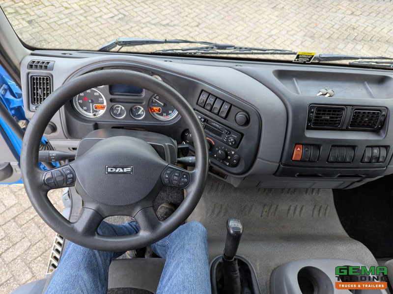 Фото интерьера 3: Автовоз DAF FA LF55.220 4x2 Daycab Euro4 - Handgeschakeld - Oprijwagen - Lier 2.5T - Alu Zijschotten