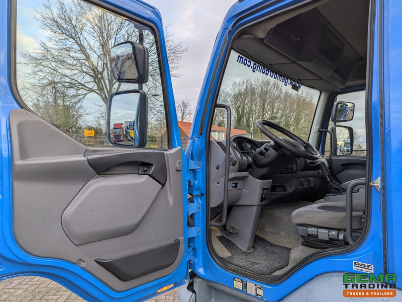 Фото интерьера 2: Автовоз DAF FA LF55.220 4x2 Daycab Euro4 - Handgeschakeld - Oprijwagen - Lier 2.5T - Alu Zijschotten