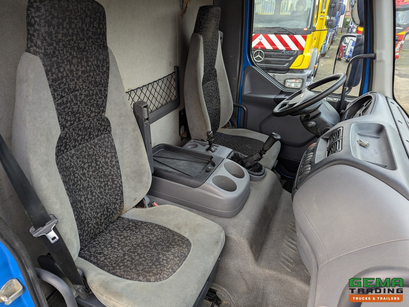 Фото интерьера 1: Автовоз DAF FA LF55.220 4x2 Daycab Euro4 - Handgeschakeld - Oprijwagen - Lier 2.5T - Alu Zijschotten