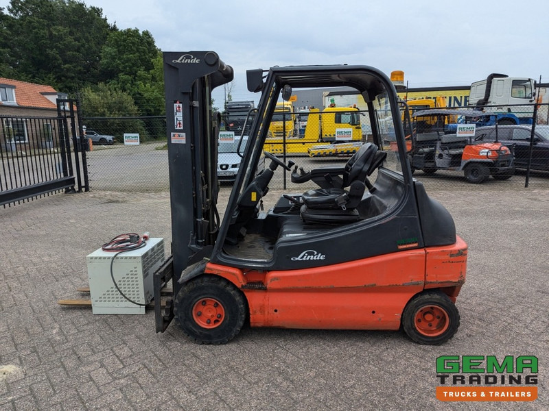 Электропогрузчик Linde E30 02 - 4058 uur - Duplex Mast - Volrubber Banden - Eurotron 80V-80A Oplader (M34): фото 12