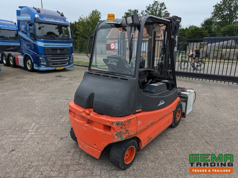 Электропогрузчик Linde E30 02 - 4058 uur - Duplex Mast - Volrubber Banden - Eurotron 80V-80A Oplader (M34): фото 16