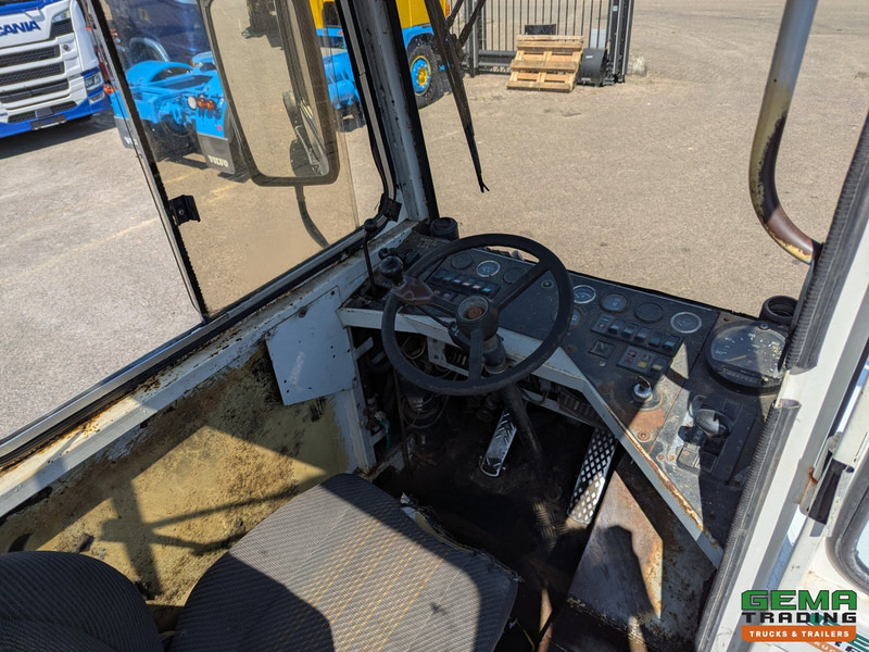 Terberg YT17 MOTOR DEFECT - MMBS Kenteken - Терминальный тягач: фото 5 Terberg YT17 MOTOR DEFECT - MMBS Kenteken - Терминальный тягач: фото 5