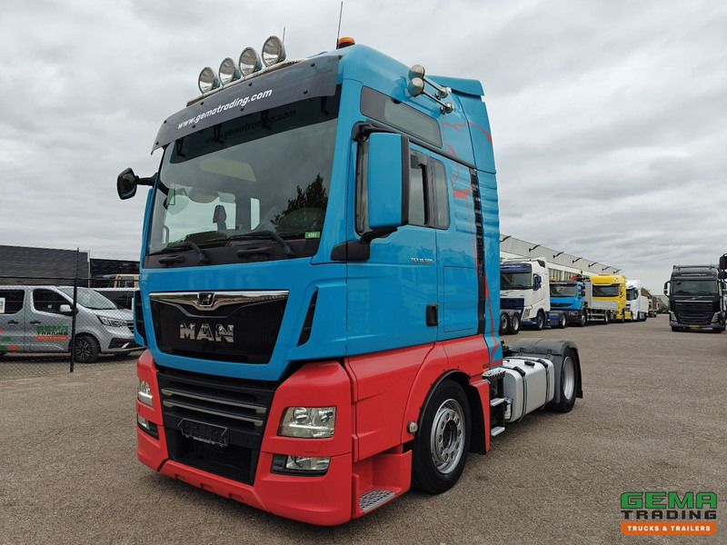 MAN TGX 18.500 4x2 XXL Euro6 - MEGA - Retarder - Dubbele Tanks - Standairco - KoffieMachine - Тягач: фото 1 MAN TGX 18.500 4x2 XXL Euro6 - MEGA - Retarder - Dubbele Tanks - Standairco - KoffieMachine - Тягач: фото 1
