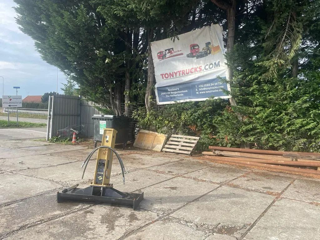 Soosan SB30 Hydraulic Breaker Skid steer Soosan SB30 Hydraulic Breaker Skid steer - Гидромолот для Строительной техники: фото 2 Soosan SB30 Hydraulic Breaker Skid steer Soosan SB30 Hydraulic Breaker Skid steer - Гидромолот для Строительной техники: фото 2