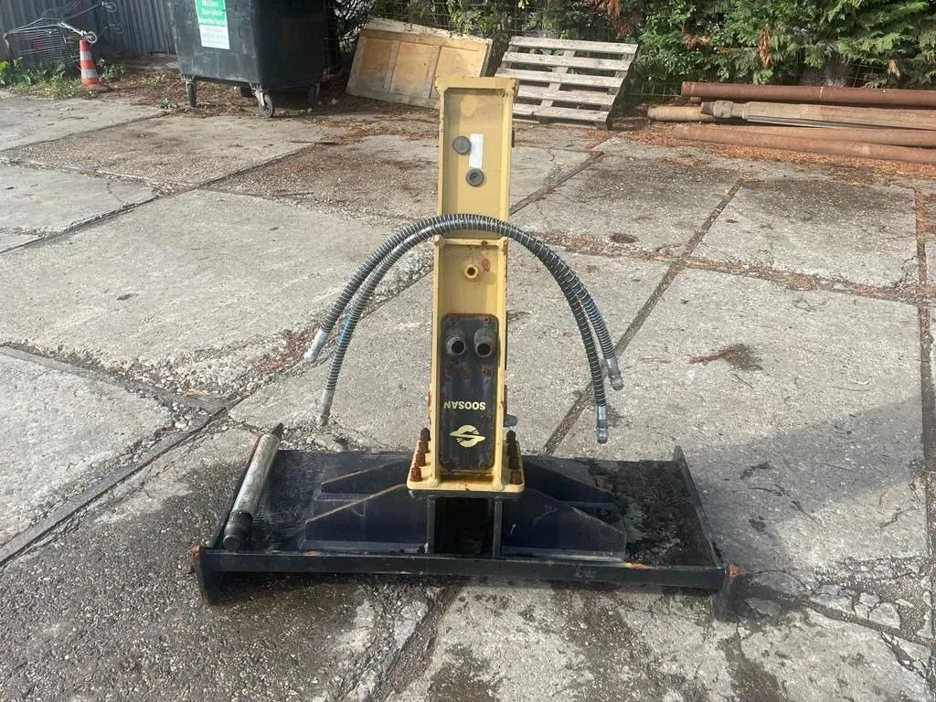 Soosan SB30 Hydraulic Breaker Skid steer Soosan SB30 Hydraulic Breaker Skid steer - Гидромолот для Строительной техники: фото 3 Soosan SB30 Hydraulic Breaker Skid steer Soosan SB30 Hydraulic Breaker Skid steer - Гидромолот для Строительной техники: фото 3