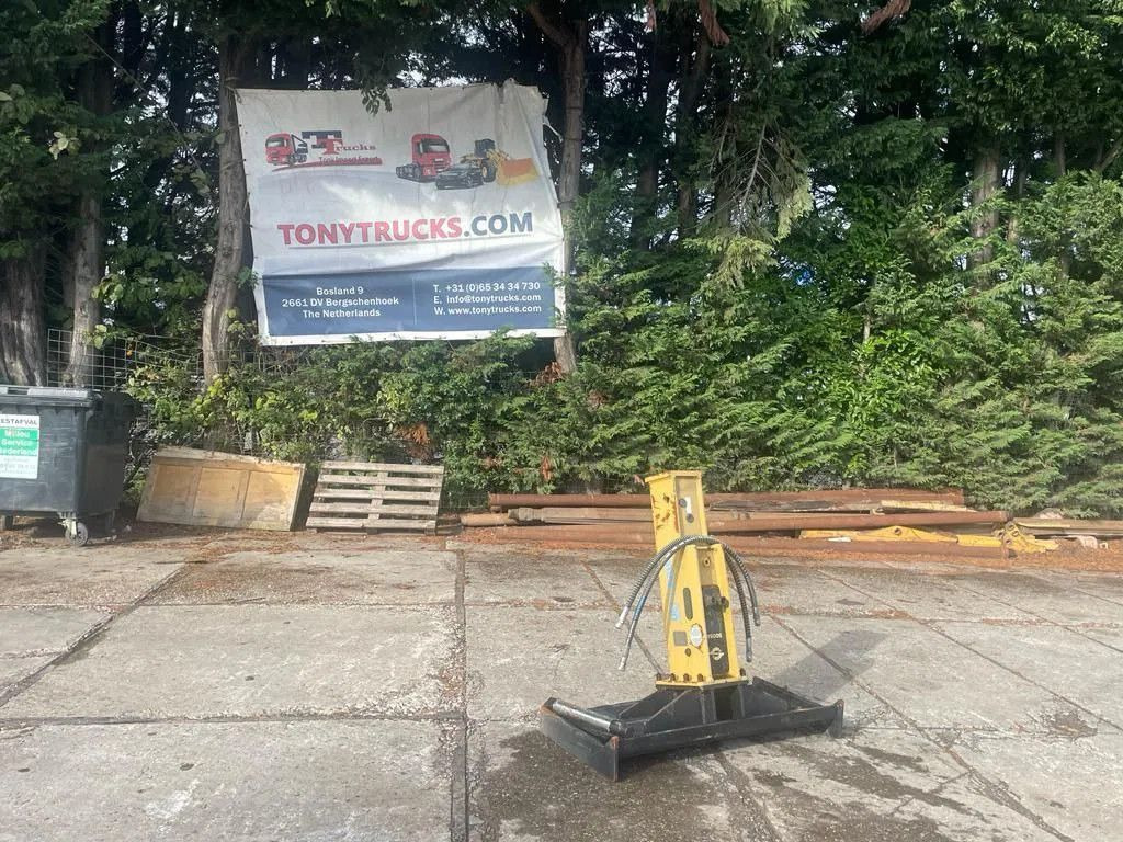 Soosan SB30 Hydraulic Breaker Skid steer Soosan SB30 Hydraulic Breaker Skid steer - Гидромолот для Строительной техники: фото 1 Soosan SB30 Hydraulic Breaker Skid steer Soosan SB30 Hydraulic Breaker Skid steer - Гидромолот для Строительной техники: фото 1