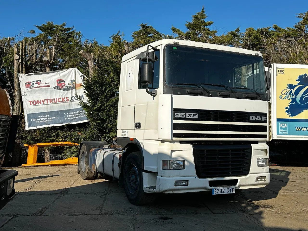 DAF XF 95.380 4X2 Tractor-unit Spring/Air ZF Manual DAF XF 95.380 4X2 Tractor-unit Spring/Air ZF Manual - Тягач: фото 1 DAF XF 95.380 4X2 Tractor-unit Spring/Air ZF Manual DAF XF 95.380 4X2 Tractor-unit Spring/Air ZF Manual - Тягач: фото 1