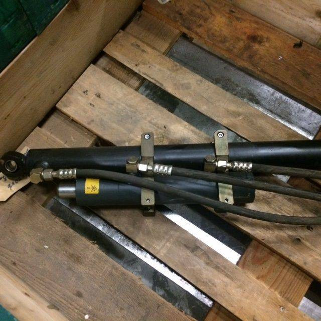 Cylinder, Shift for Jungheinrich ETV320 - Гидравлический цилиндр для Погрузочно-разгрузочной техники: фото 2 Cylinder, Shift for Jungheinrich ETV320 - Гидравлический цилиндр для Погрузочно-разгрузочной техники: фото 2