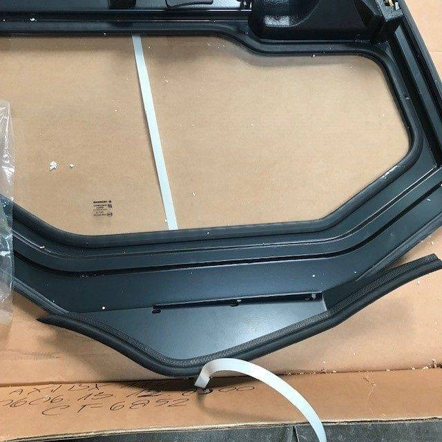 Left door for Komatsu - Дверь и запчасти для Погрузочно-разгрузочной техники: фото 3 Left door for Komatsu - Дверь и запчасти для Погрузочно-разгрузочной техники: фото 3