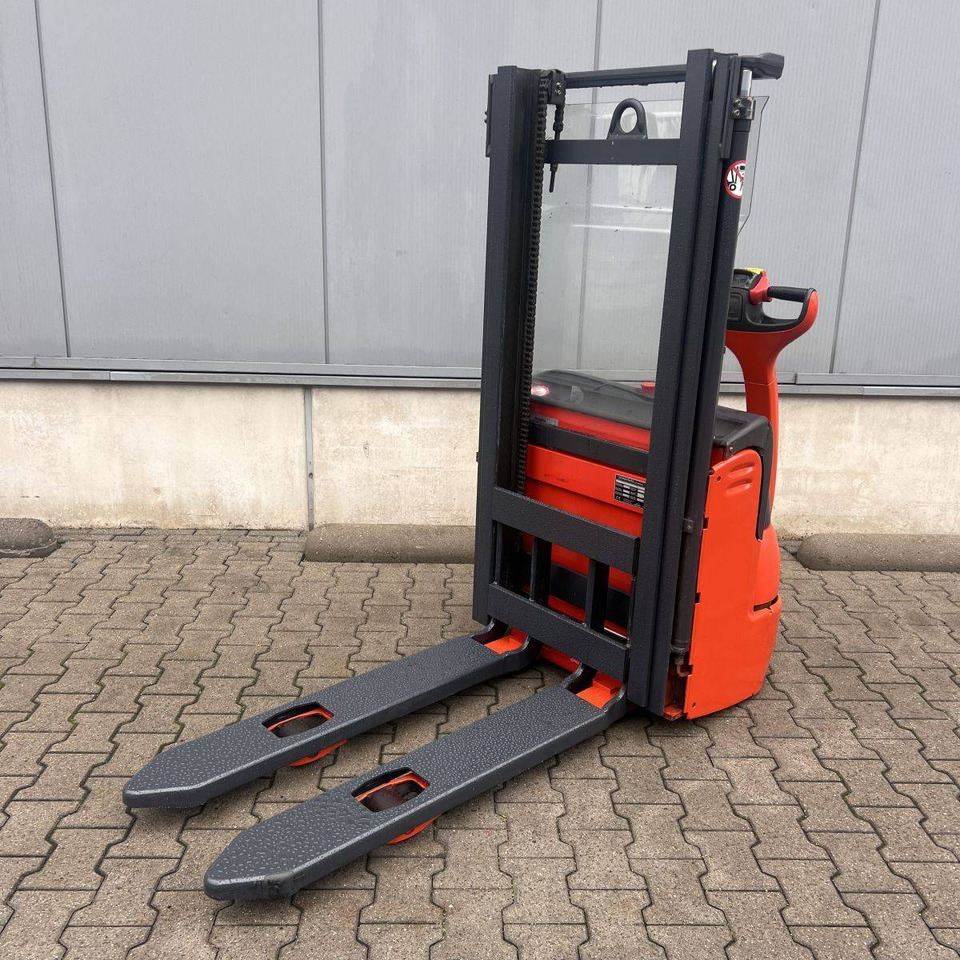 Linde L12 (379) - Штабелер: фото 2 Linde L12 (379) - Штабелер: фото 2