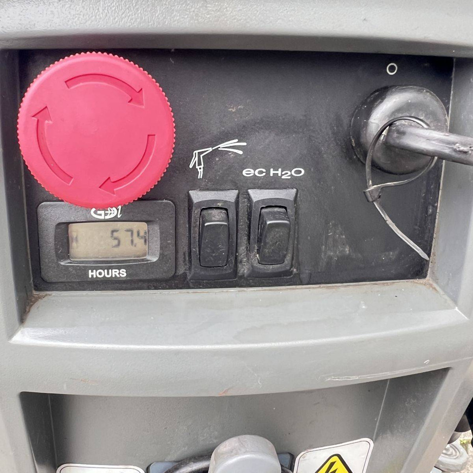 Tennant T500 - Поломоечная машина: фото 5 Tennant T500 - Поломоечная машина: фото 5