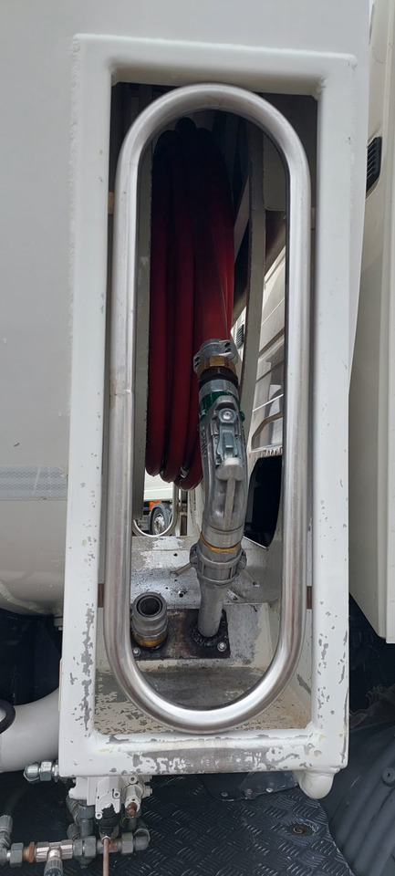 SCANIA G380 - Грузовик-цистерна: фото 2 SCANIA G380 - Грузовик-цистерна: фото 2