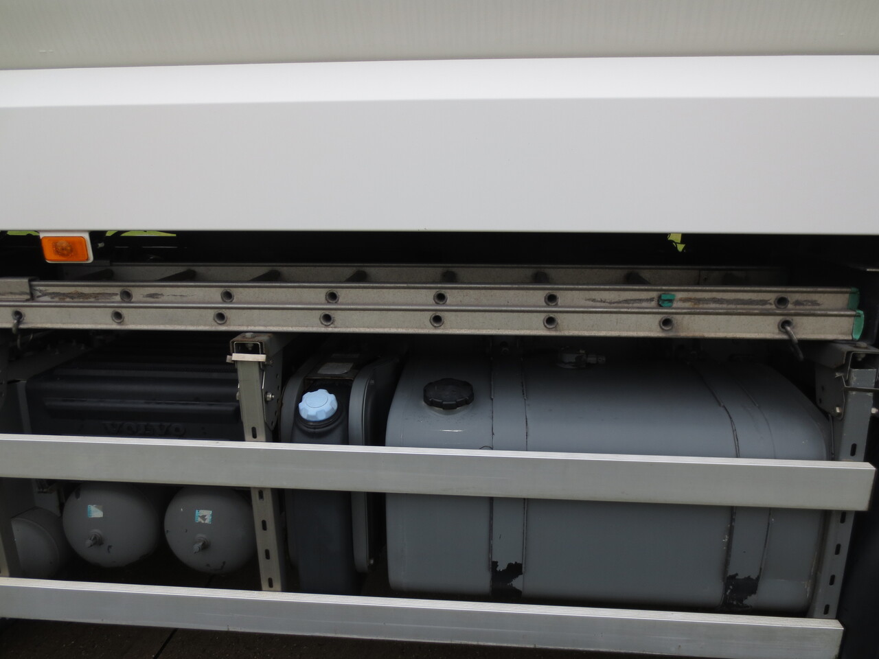 Грузовик-цистерна Volvo FMFH: фото 6